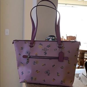 NWT Coach Gallery Pink Tote with Dandelion Print